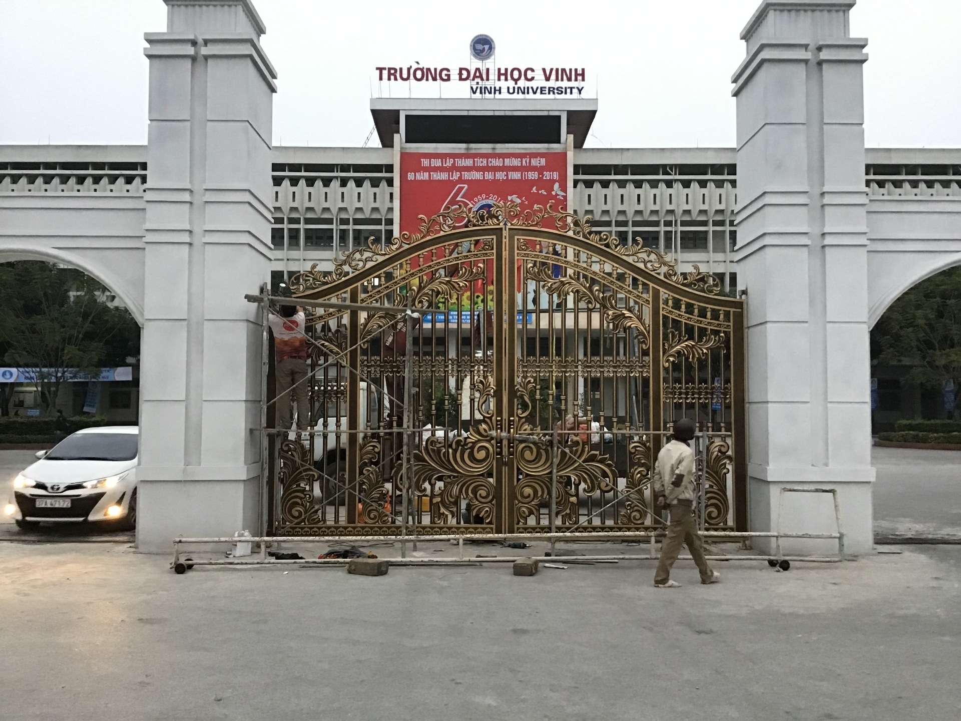 Cổng trường Đại Học Vinh